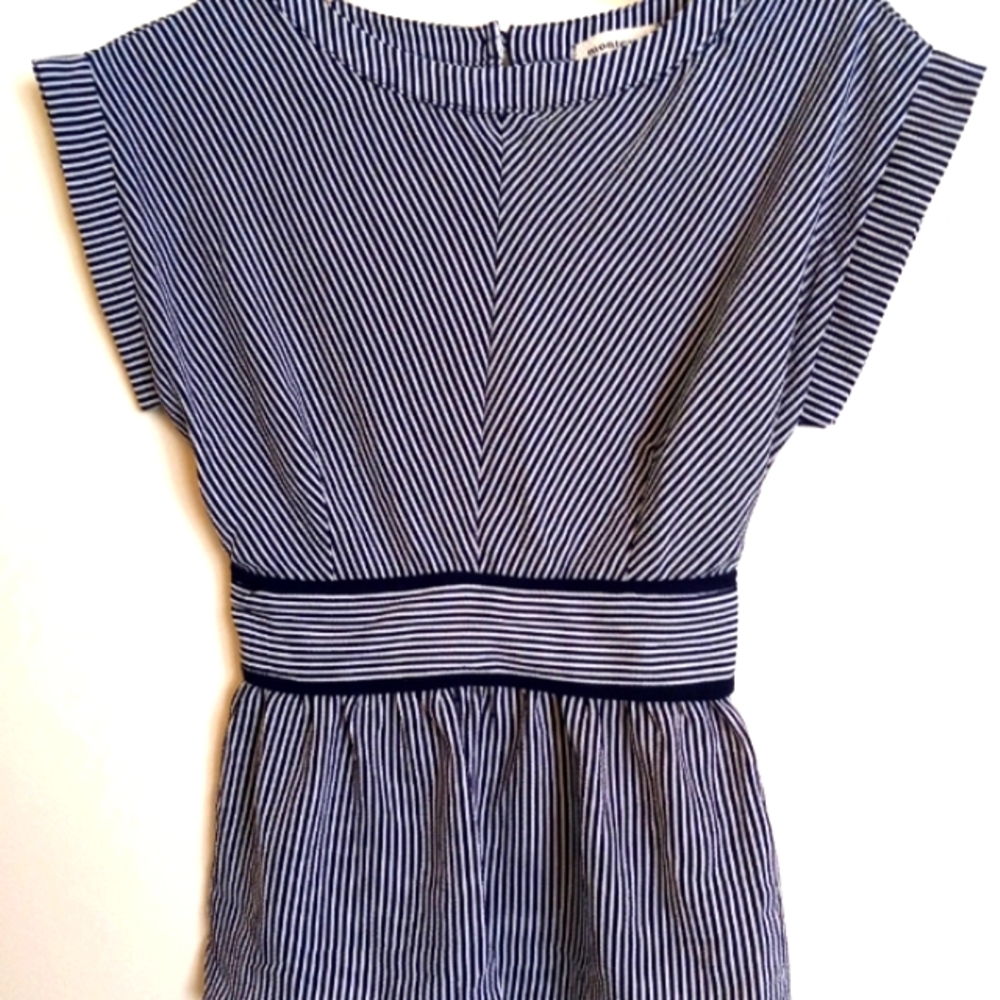 Monteau size Small crinkle fabric sleeveless gathered waist top